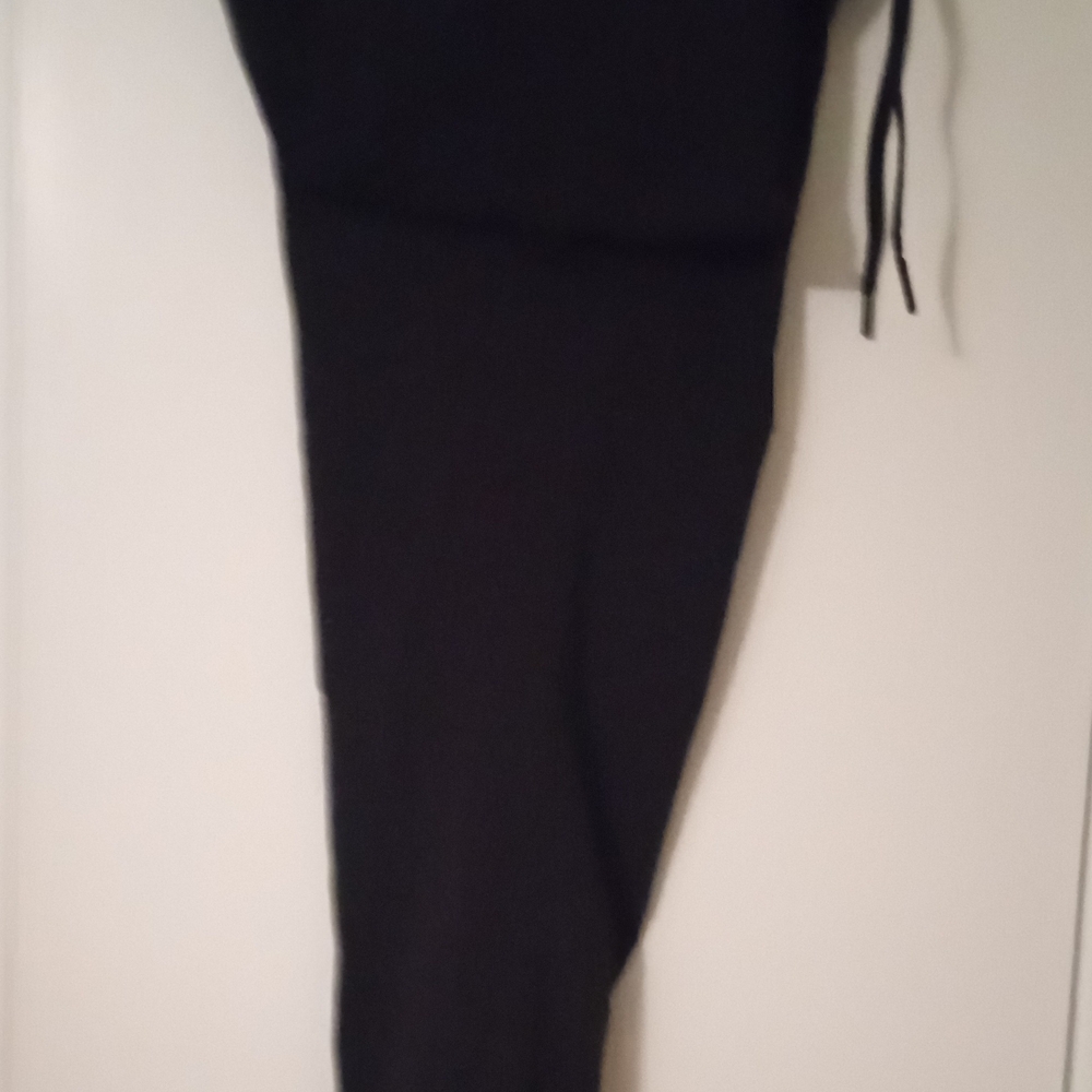 Athleta Women's Elastic Waist Black Capris Size10 - Picture 2 of 7